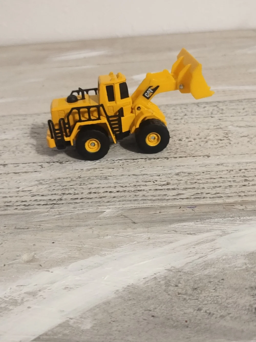 Funrise Cat Earthmover Dozer - 2019 Caterpillar Heavy Equipment Toy Die cast